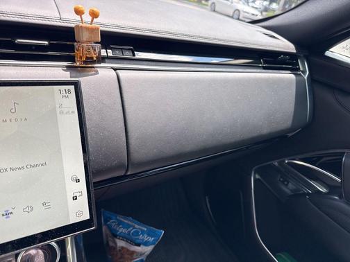 Fuji White 2022 Land Rover Range Rover P400 SE