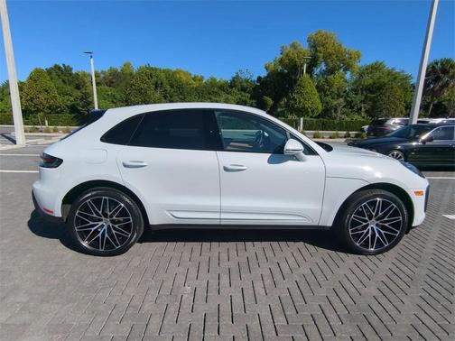 2023 Porsche Macan T