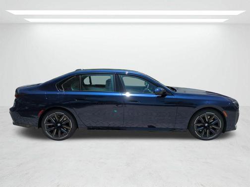 Tanzanite Blue II Metallic 2026 BMW 740 i xDrive