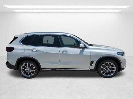 Mineral White Metallic 2026 BMW X5 xDrive40i