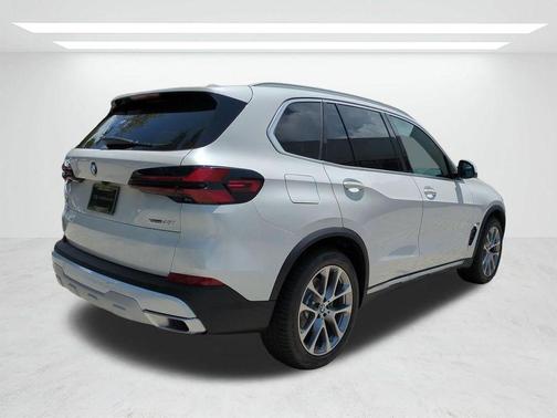 Mineral White Metallic 2026 BMW X5 xDrive40i