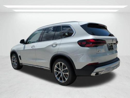 Mineral White Metallic 2026 BMW X5 xDrive40i