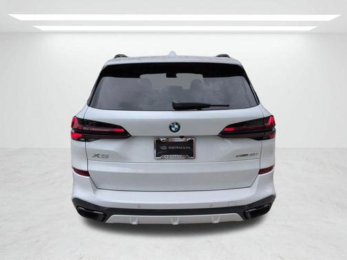 Mineral White Metallic 2026 BMW X5 xDrive40i