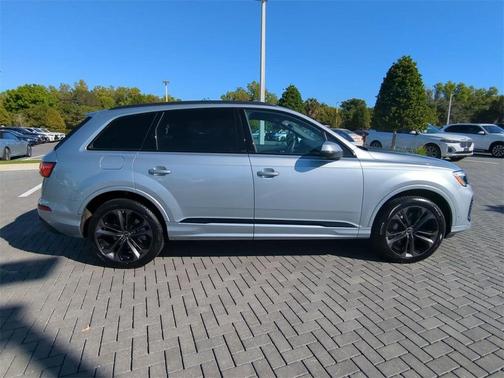 2025 Audi Q7 55 Premium Plus
