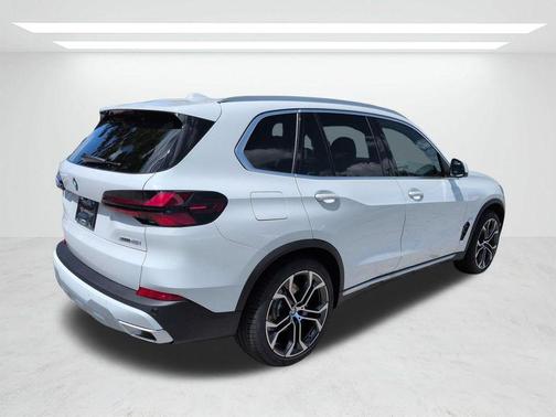 Alpine White 2026 BMW X5 xDrive40i