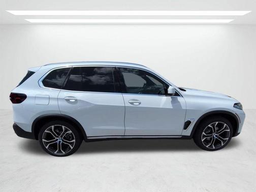 Alpine White 2026 BMW X5 xDrive40i