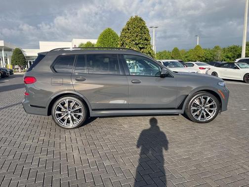 2022 BMW X7 M50i