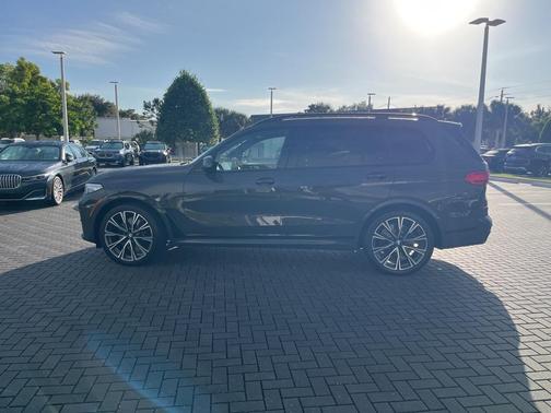 2022 BMW X7 M50i