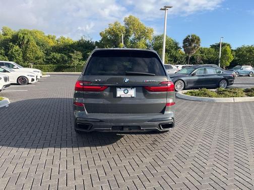 2022 BMW X7 M50i