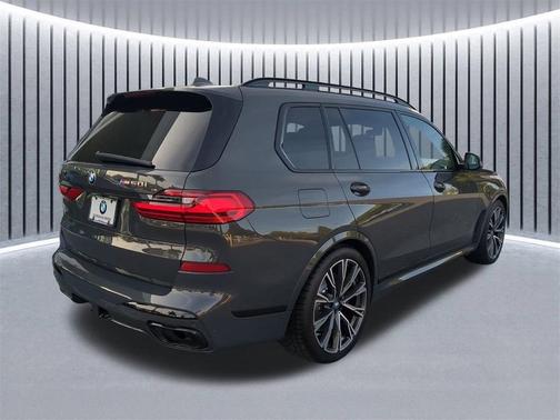 2022 BMW X7 M50i