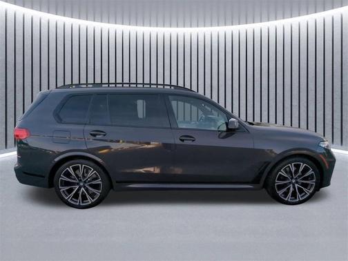 2022 BMW X7 M50i