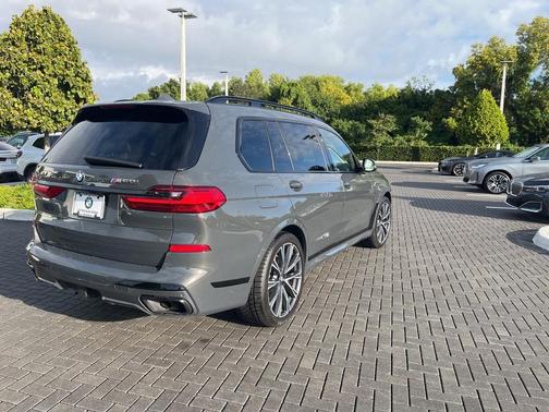 2022 BMW X7 M50i
