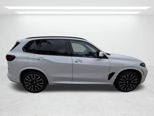 Mineral White Metallic 2026 BMW X5 xDrive40i