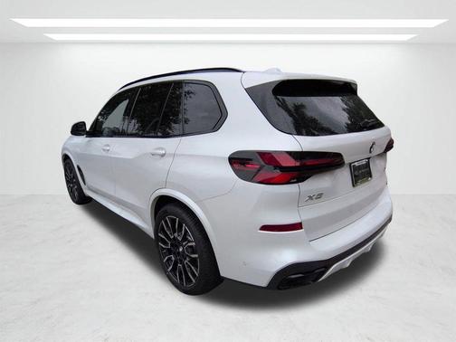 Mineral White Metallic 2026 BMW X5 xDrive40i