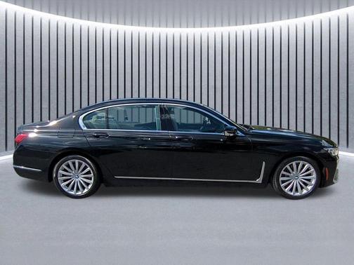 2020 BMW 740 i