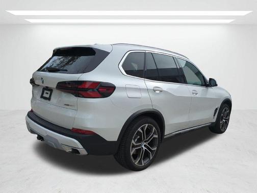 Mineral White Metallic 2026 BMW X5 xDrive40i