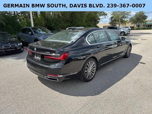 2022 BMW 740 i