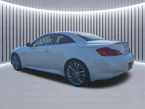2015 INFINITI Q60 Base