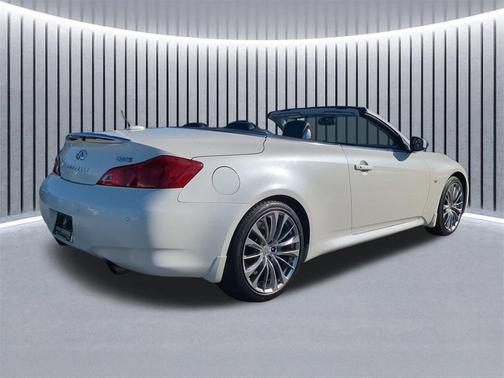 2015 INFINITI Q60 Base