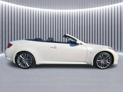 2015 INFINITI Q60 Base