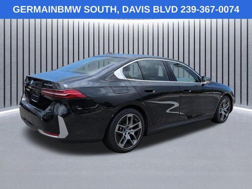 Black Sapphire Metallic 2024 BMW i5 eDrive40