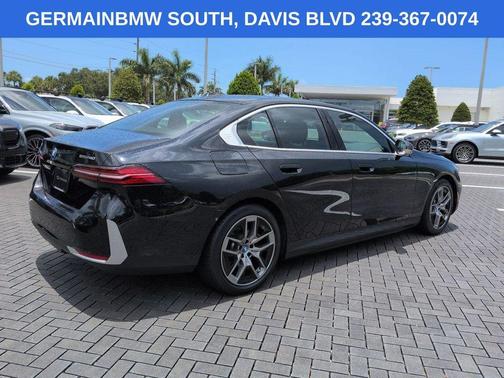 Black Sapphire Metallic 2024 BMW i5 eDrive40