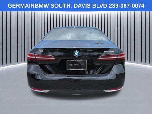 Black Sapphire Metallic 2024 BMW i5 eDrive40