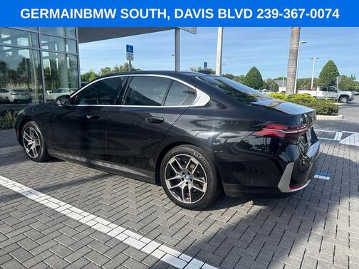 Black Sapphire Metallic 2024 BMW i5 eDrive40