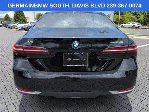 Black Sapphire Metallic 2024 BMW i5 eDrive40