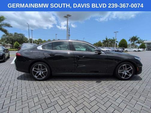 Black Sapphire Metallic 2024 BMW i5 eDrive40
