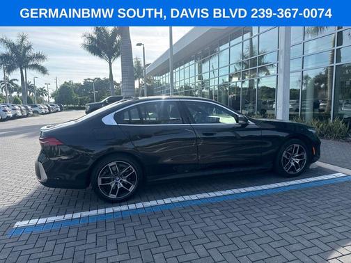 Black Sapphire Metallic 2024 BMW i5 eDrive40