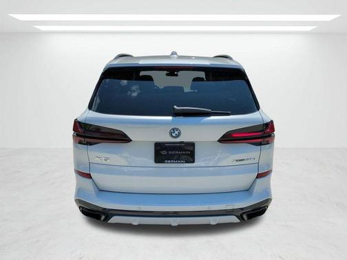 Mineral White Metallic 2026 BMW X5 PHEV xDrive50e