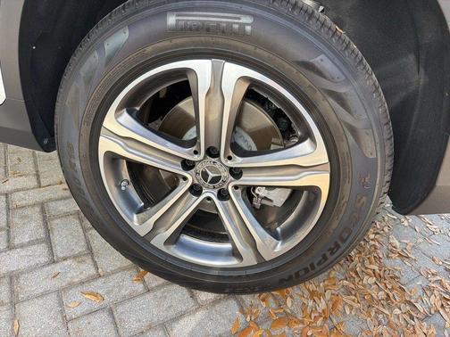 2018 Mercedes-Benz GLC 300 Base