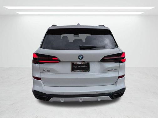 Mineral White Metallic 2026 BMW X5 PHEV xDrive50e