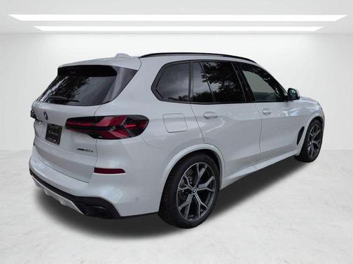 Mineral White Metallic 2026 BMW X5 PHEV xDrive50e