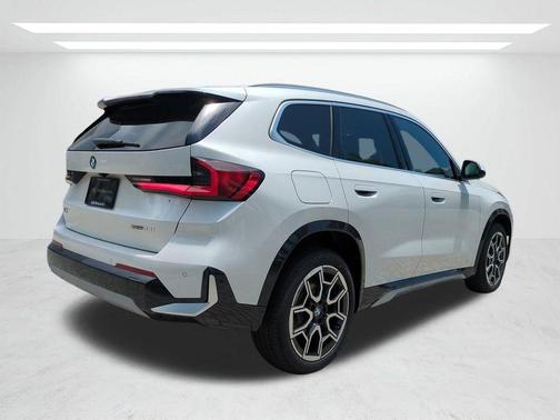 Mineral White Metallic 2026 BMW X1 xDrive28i