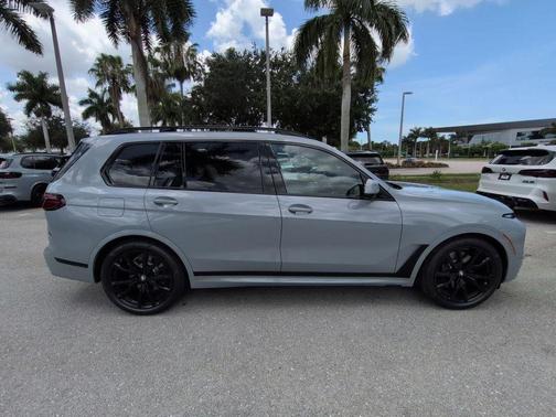 Gray Metallic 2027 BMW X7 xDrive40i
