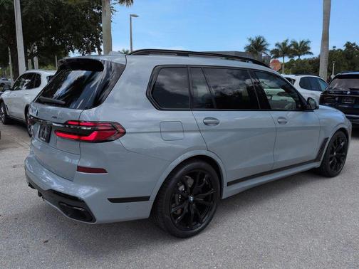 Gray Metallic 2027 BMW X7 xDrive40i