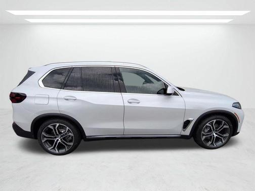 Mineral White Metallic 2026 BMW X5 PHEV xDrive50e