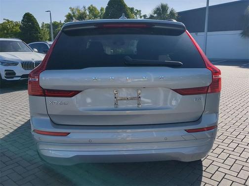 2022 Volvo XC60 B5 Momentum