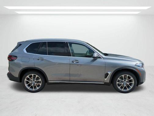 Gray Metallic 2026 BMW X5 xDrive40i