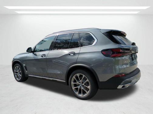 Gray Metallic 2026 BMW X5 xDrive40i