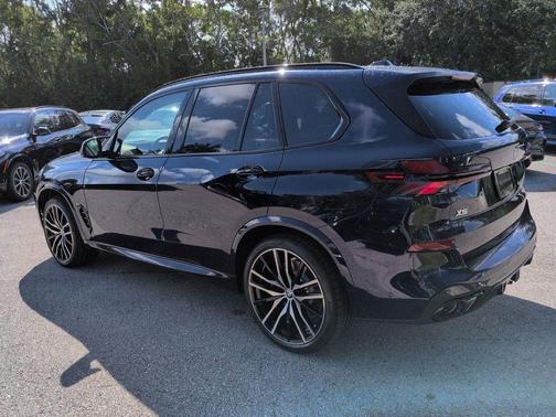 Tanzanite Blue II Metallic 2026 BMW X5 M60i