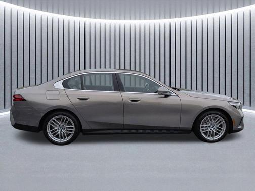 2024 BMW 530 i