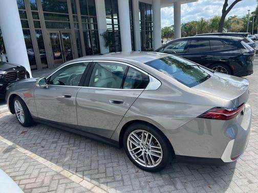 2024 BMW 530 i