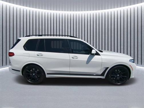 2022 BMW X7 M50i