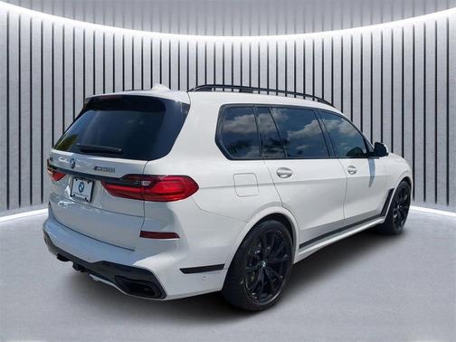 2022 BMW X7 M50i