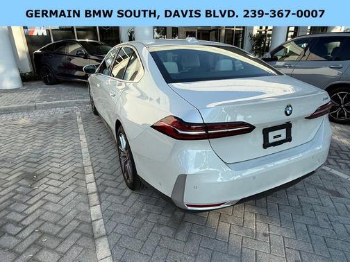 Mineral White Metallic 2024 BMW 530 i