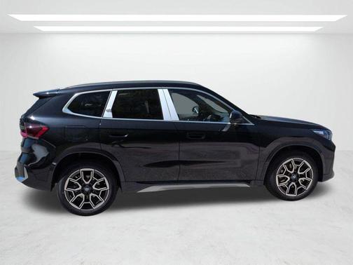 Black Sapphire Metallic 2026 BMW X1 xDrive28i