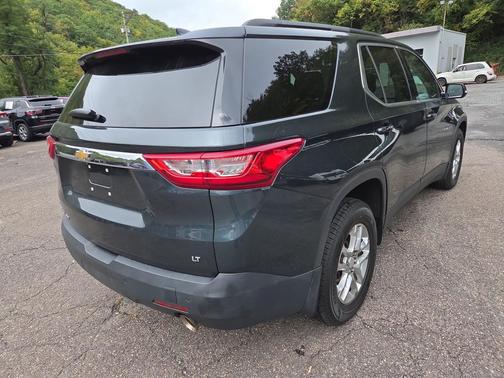 Graphite Metallic 2020 Chevrolet Traverse LT Leather
